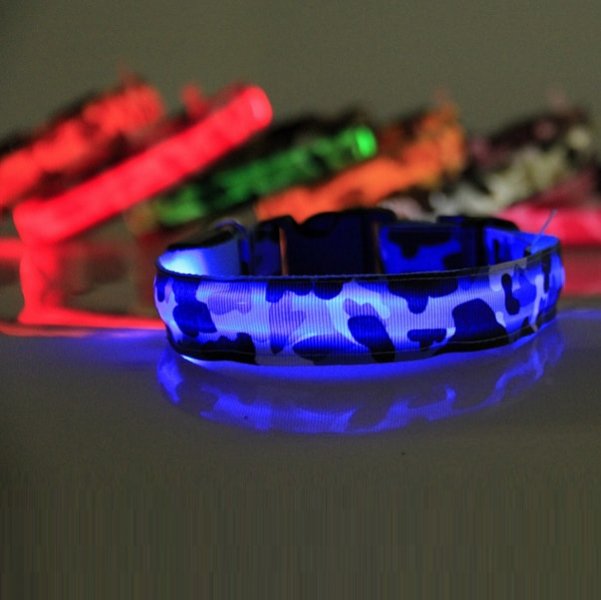 Svítící obojek pro malé, střední a velké psy maskáčový - červená  22 - 40 cm