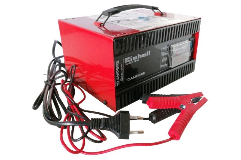 Elektronická nabíječka akumulátorů 12V / max. 6A