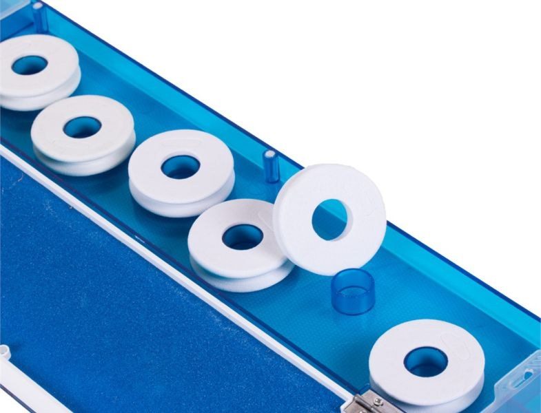 Krabička pro ukládání návazců s magnetickým uzávěrem