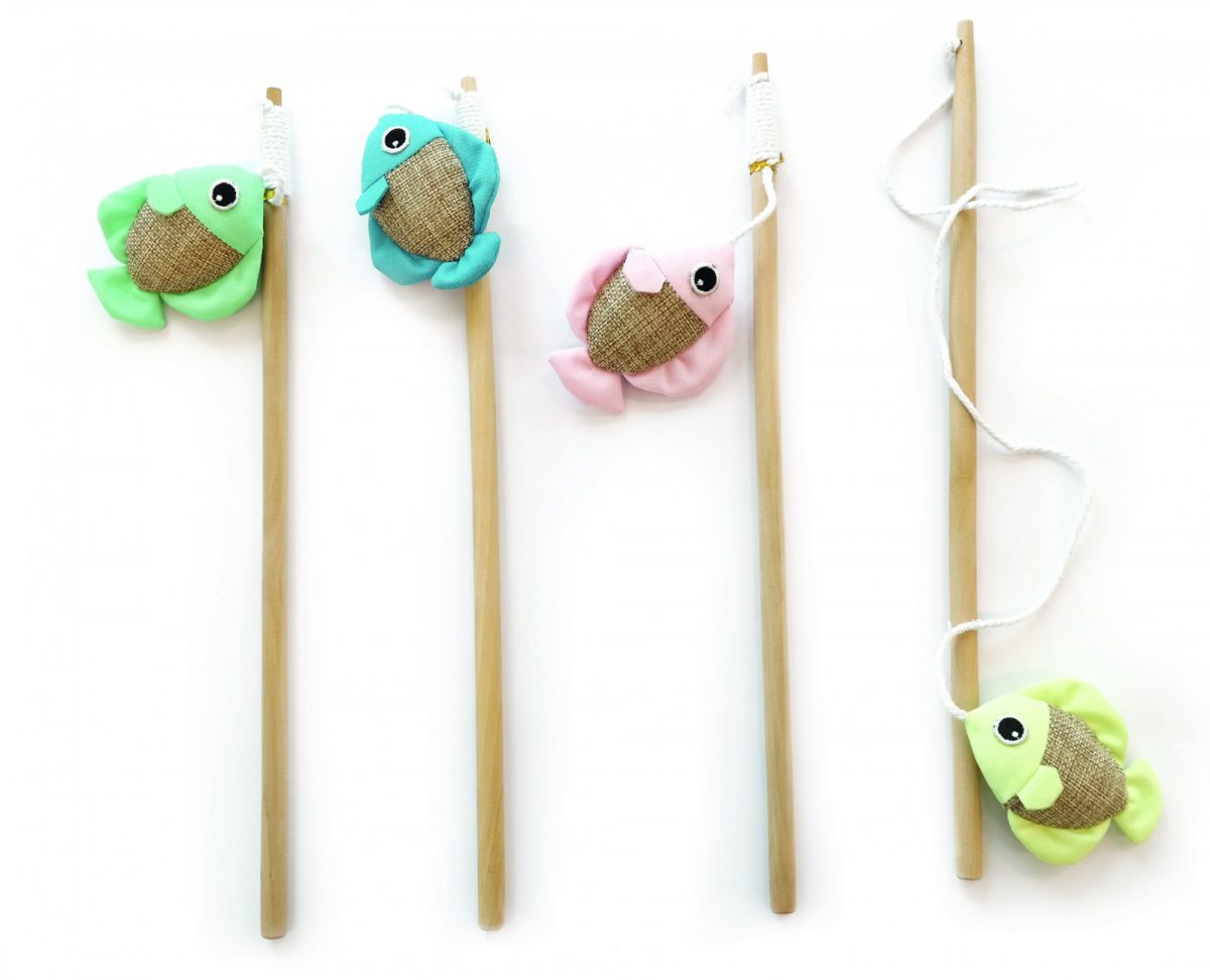 M-Pets Fish škádlítko (mix barev)